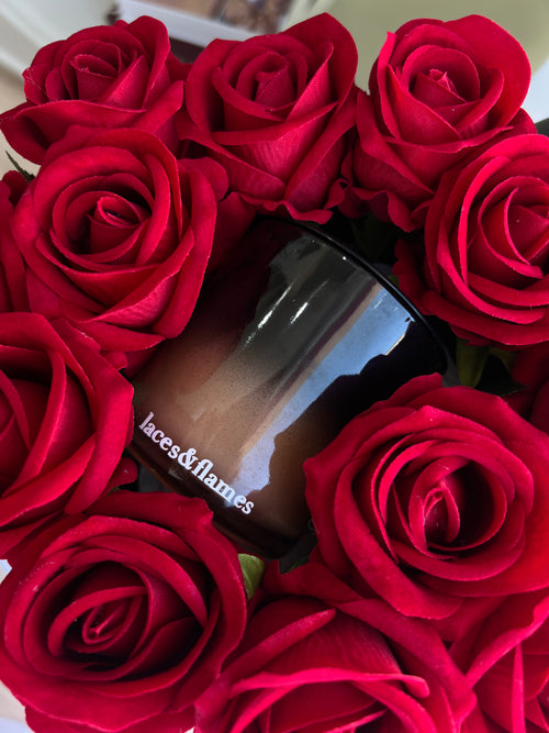 Arranjo de Flores Grande com Vela Aromática