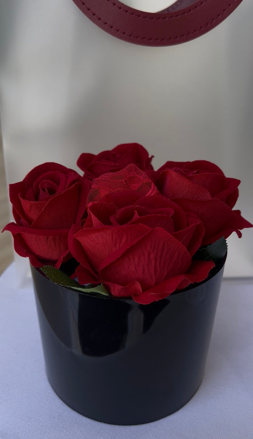 Arranjo de Flores com Calcinha